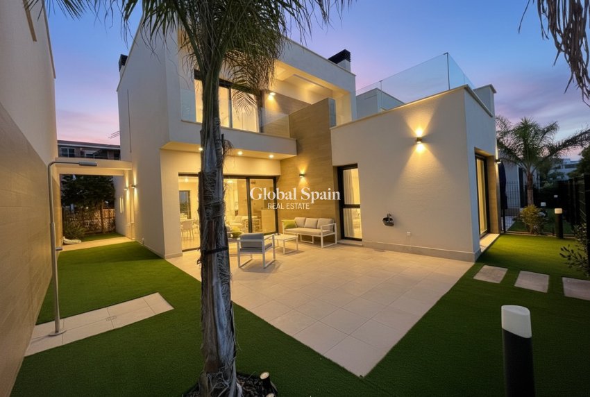 Revente - VILLA -
SANTA ROSALÍA - Inland