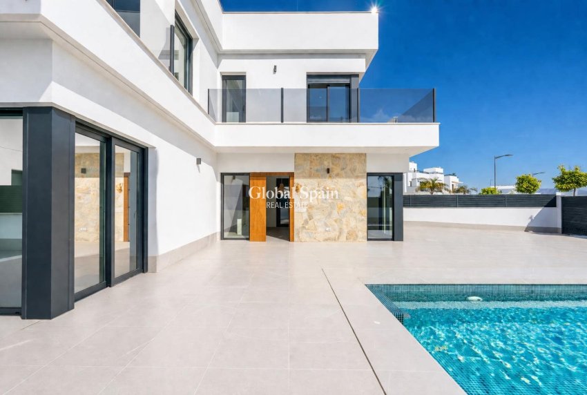 Revente - VILLA -
SANTA ROSALÍA - Inland