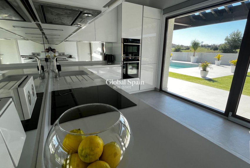 Revente - VILLA -
SUCINA - Inland