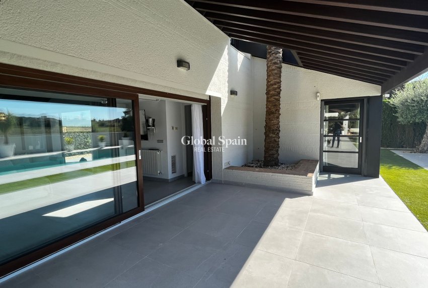 Revente - VILLA -
SUCINA - Inland