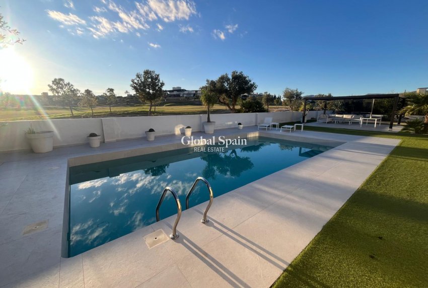 Revente - VILLA -
SUCINA - Inland