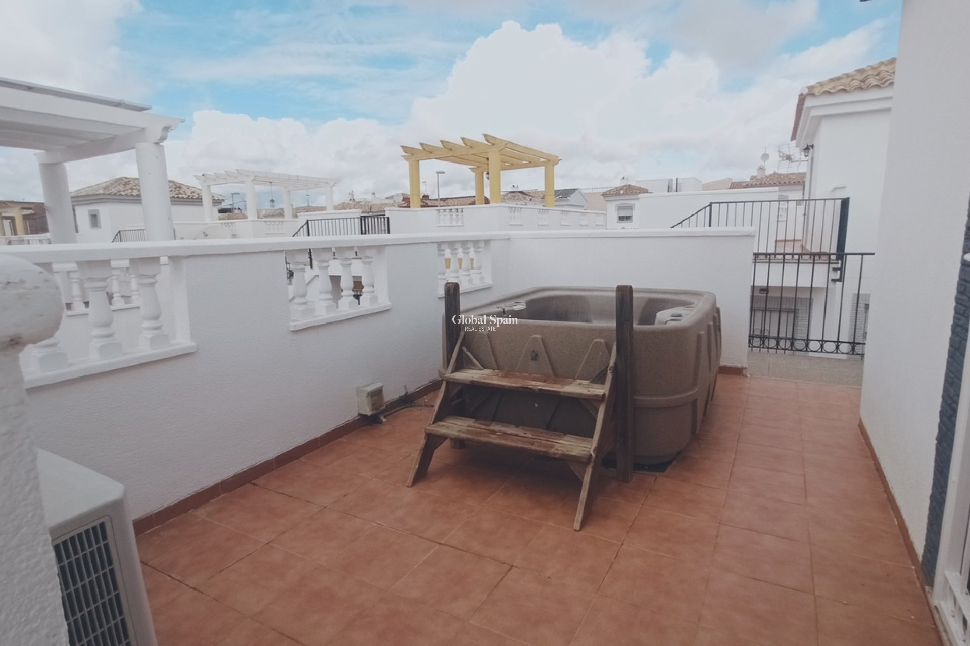 Revente - VILLA -
SUCINA - Inland