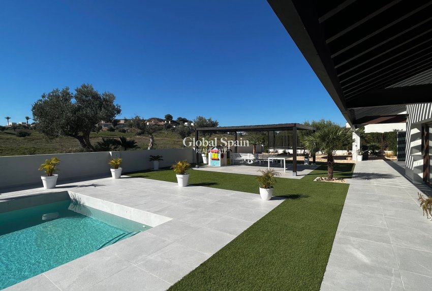 Revente - VILLA -
SUCINA - Inland