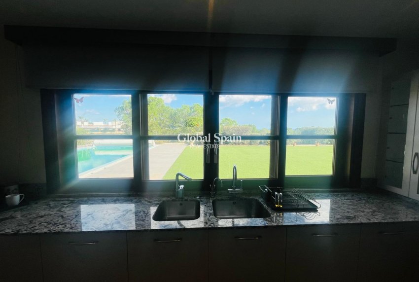 Revente - VILLA -
SUCINA - Inland