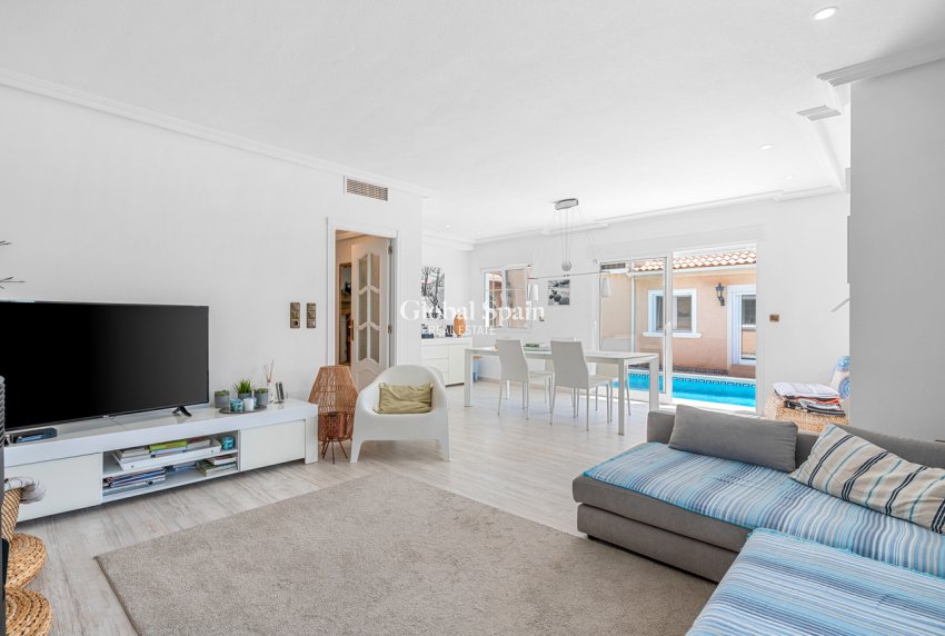 Revente - VILLA -
TORRE DE LA HORADADA - Costa Blanca