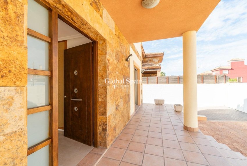 Revente - Villa -
TORREVIEJA - Aguas nuevas 2