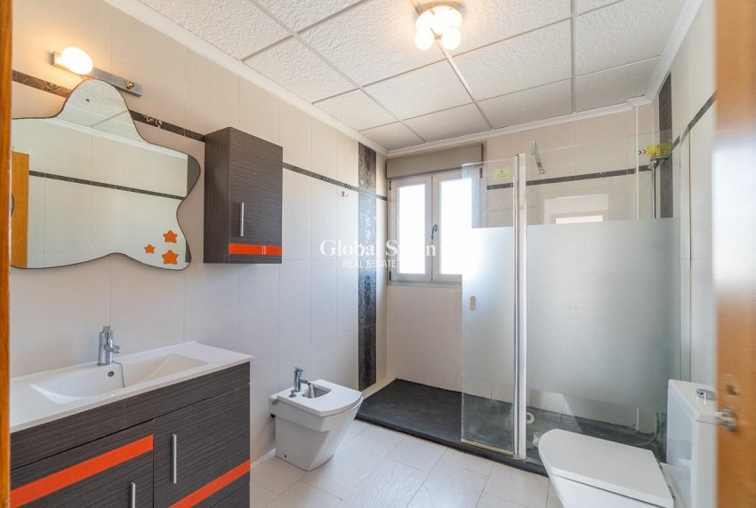 Revente - Villa -
TORREVIEJA - Aguas nuevas 2