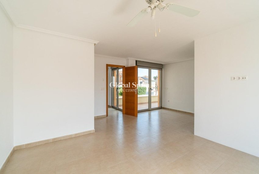 Revente - Villa -
TORREVIEJA - Aguas nuevas 2
