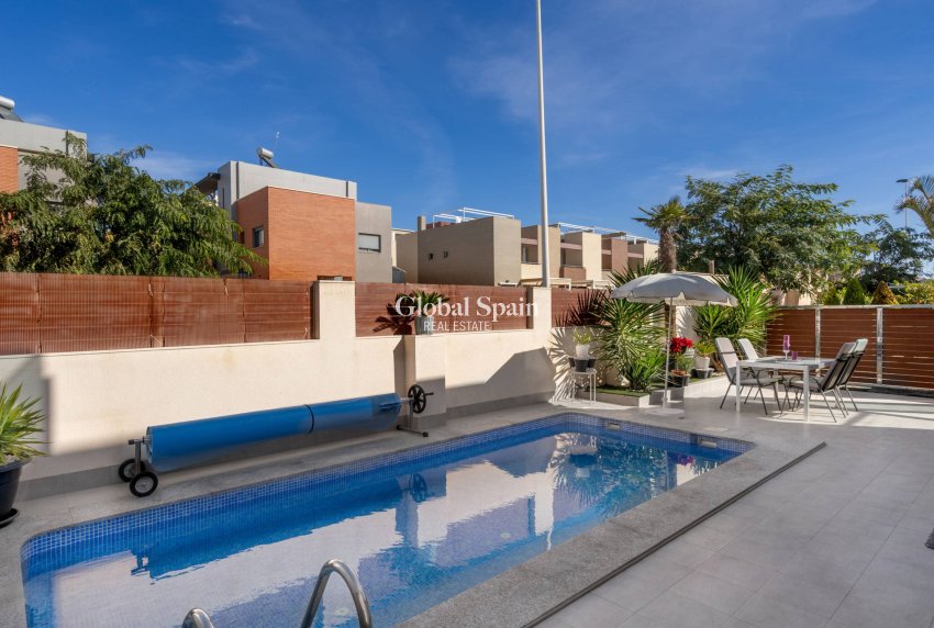 Revente - VILLA -
TORREVIEJA - Aguas nuevas 2