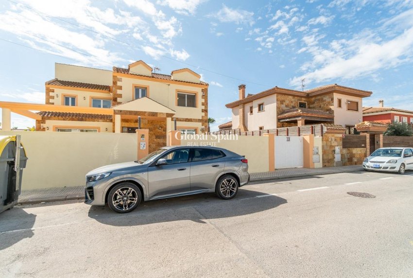 Revente - VILLA -
TORREVIEJA - Aguas nuevas 2