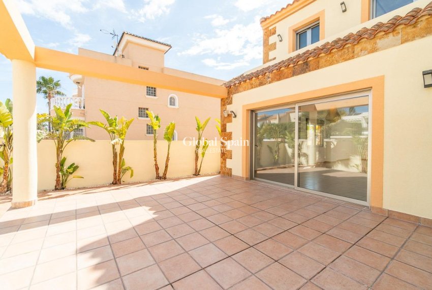 Revente - VILLA -
TORREVIEJA - Aguas nuevas 2