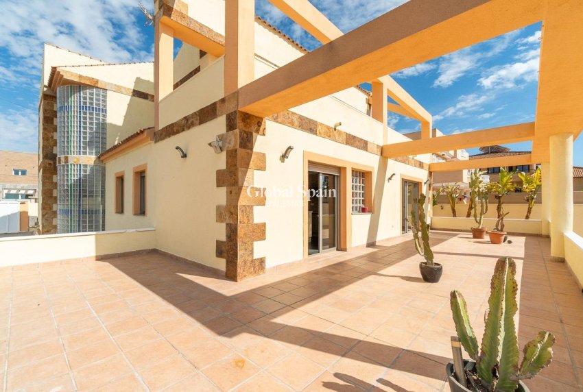 Revente - VILLA -
TORREVIEJA - Aguas nuevas 2