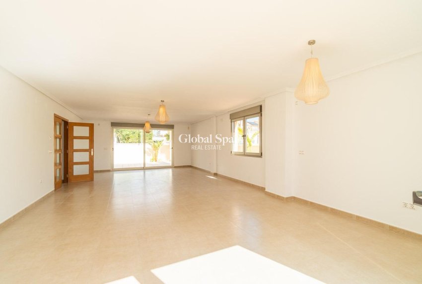 Revente - VILLA -
TORREVIEJA - Aguas nuevas 2