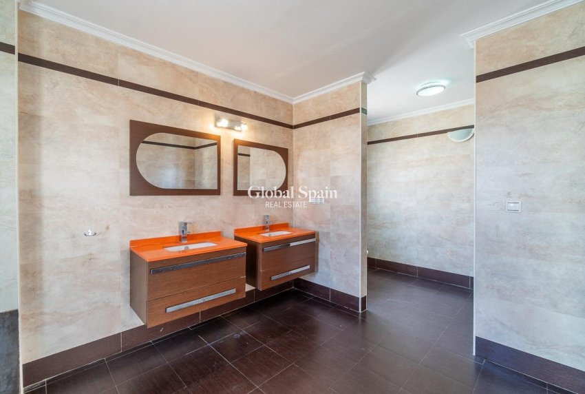 Revente - VILLA -
TORREVIEJA - Aguas nuevas 2