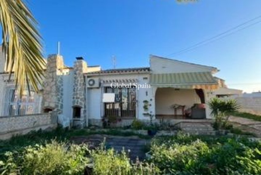 Revente - VILLA -
TORREVIEJA - Aguas Nuevas