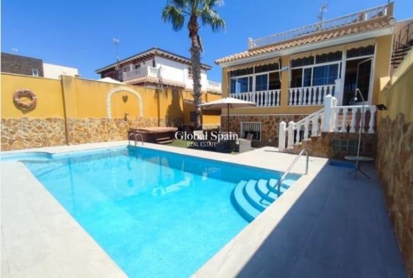 Revente - VILLA -
TORREVIEJA - Aguas Nuevas