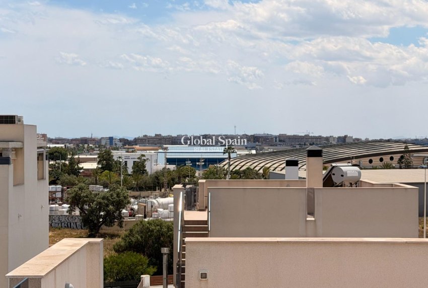 Revente - VILLA -
TORREVIEJA - Aguas Nuevas
