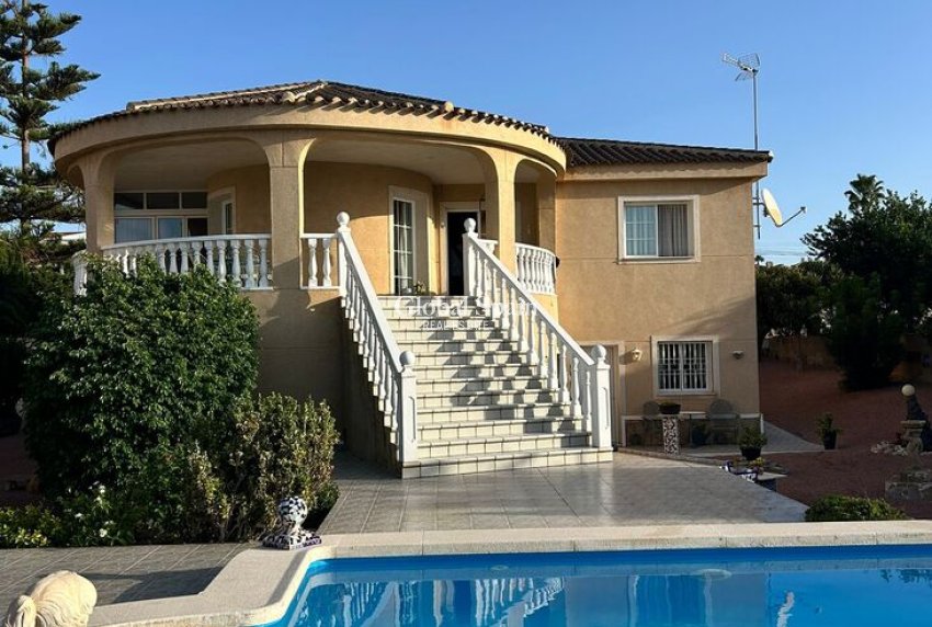 Revente - VILLA -
TORREVIEJA - Aguas Nuevas