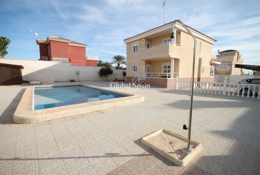 Revente - VILLA -
TORREVIEJA - Aguas Nuevas