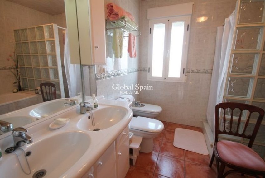 Revente - VILLA -
TORREVIEJA - Aguas Nuevas