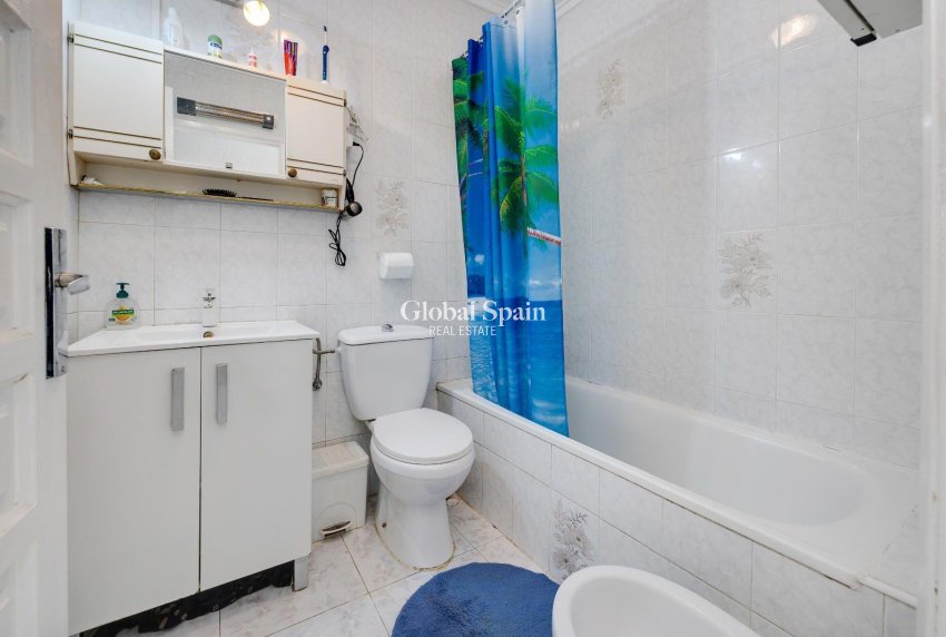 Revente - VILLA -
TORREVIEJA - Calas blanca