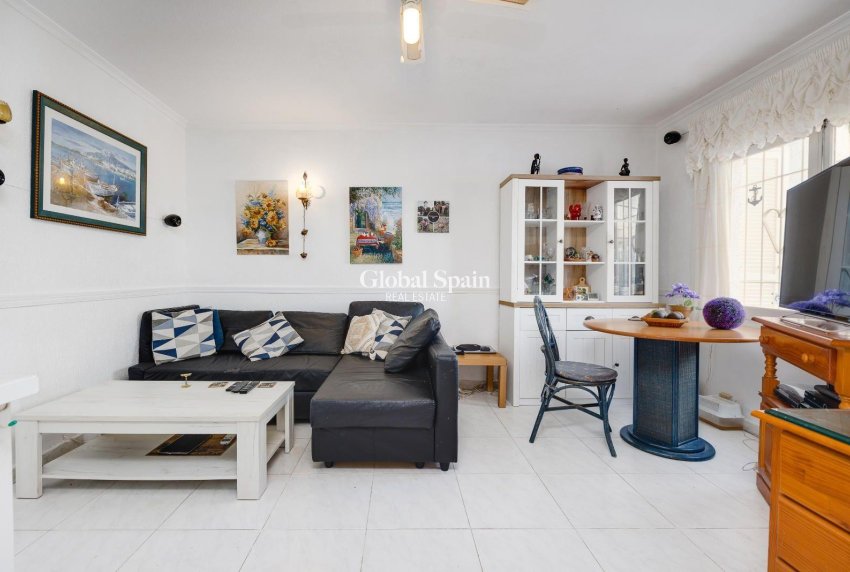 Revente - VILLA -
TORREVIEJA - Calas blanca