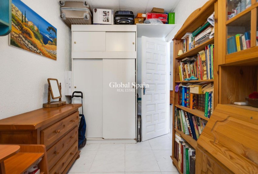 Revente - VILLA -
TORREVIEJA - Calas blanca