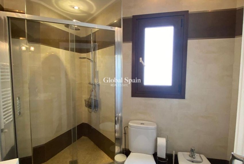 Revente - VILLA -
TORREVIEJA - Centro - Muelle Pesquero