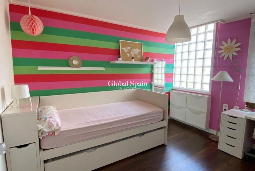 Revente - VILLA -
TORREVIEJA - Centro - Muelle Pesquero