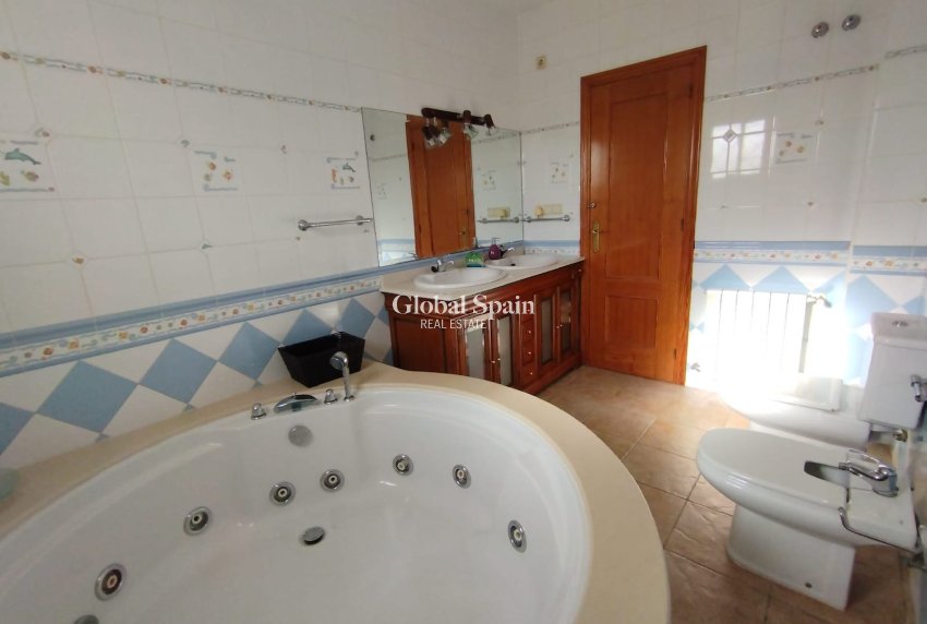 Revente - VILLA -
TORREVIEJA - Costa Blanca