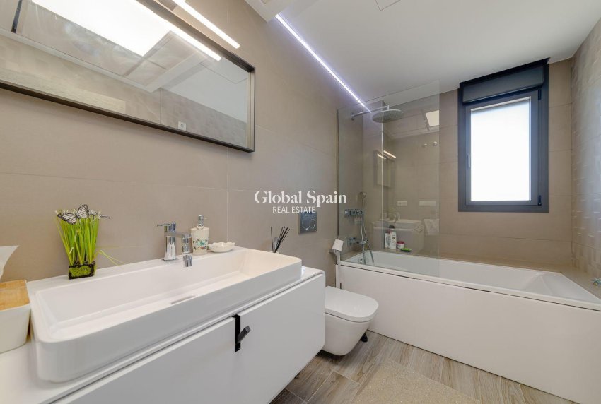 Revente - VILLA -
TORREVIEJA - Costa Blanca