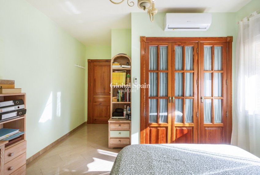 Revente - VILLA -
TORREVIEJA - Costa Blanca