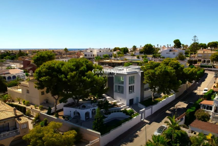 Revente - VILLA -
TORREVIEJA - Costa Blanca
