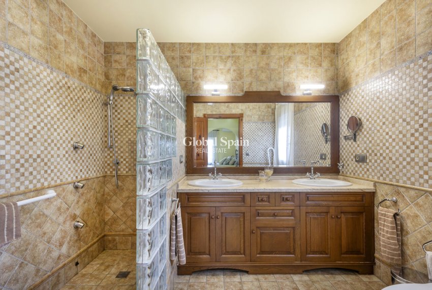 Revente - VILLA -
TORREVIEJA - Costa Blanca