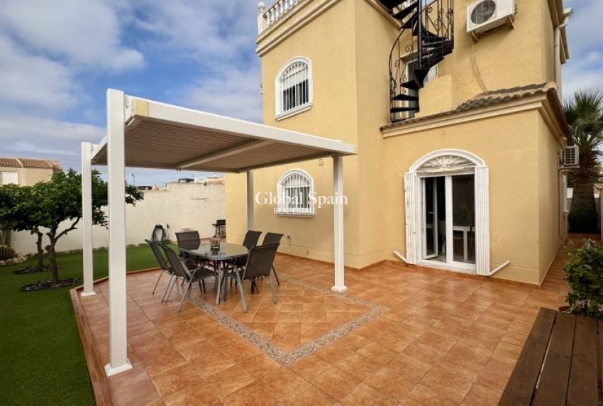 Revente - VILLA -
TORREVIEJA - Costa Blanca