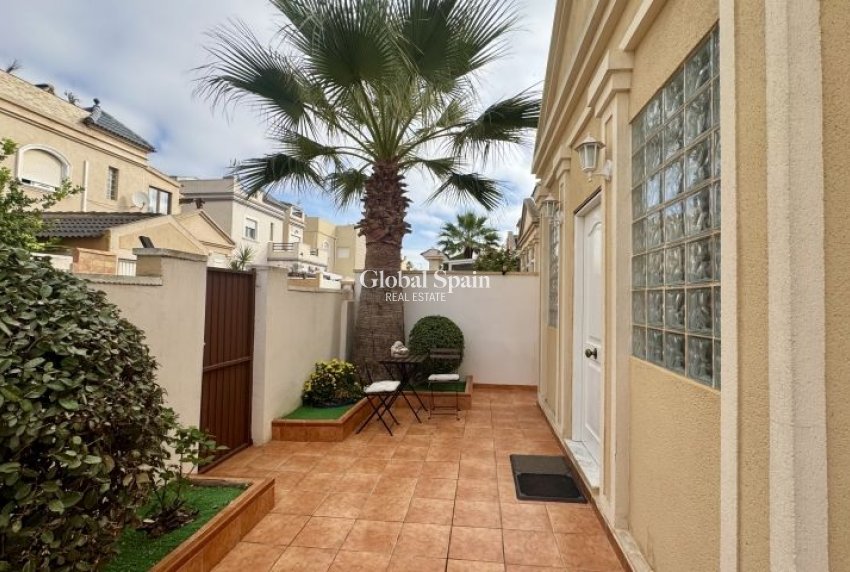 Revente - VILLA -
TORREVIEJA - Costa Blanca