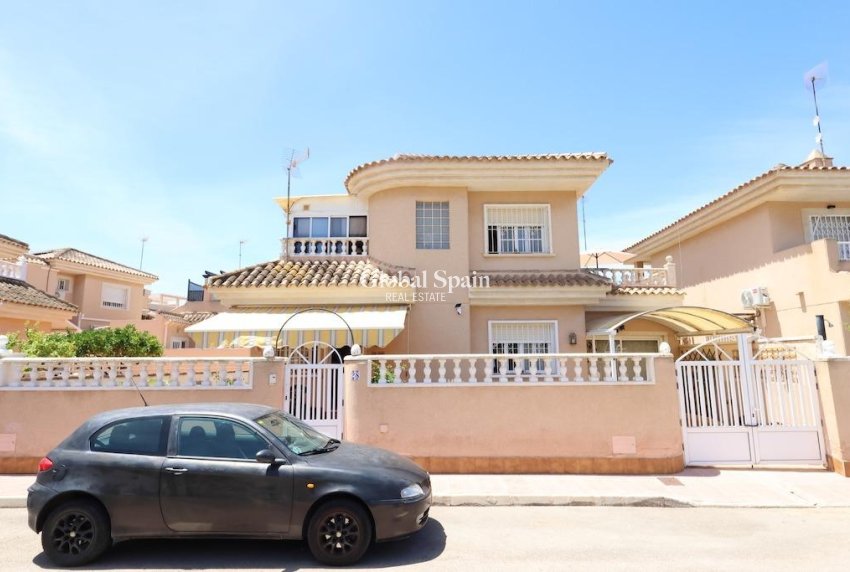 Revente - VILLA -
TORREVIEJA - Costa Blanca