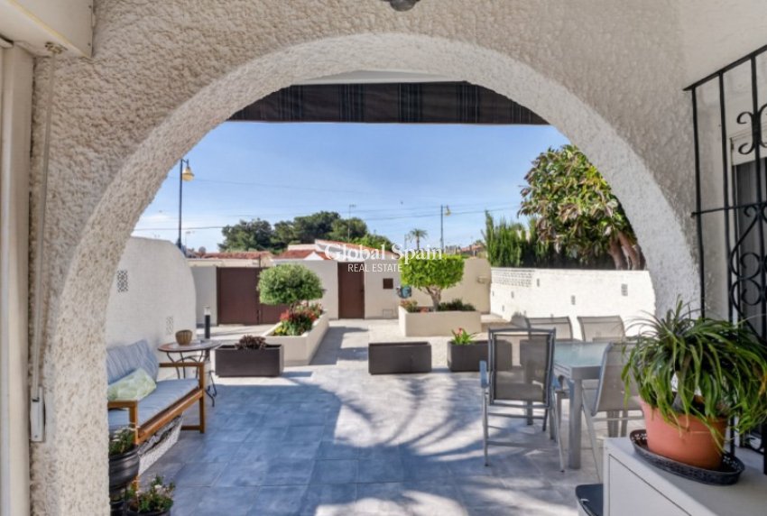 Revente - VILLA -
TORREVIEJA - Costa Blanca
