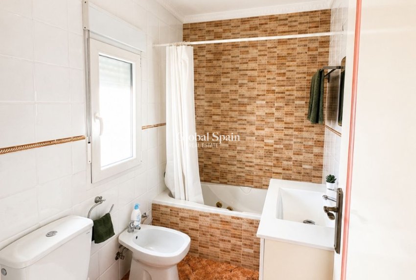 Revente - VILLA -
TORREVIEJA - Costa Blanca