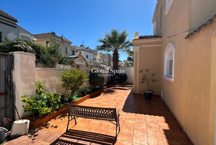 Revente - VILLA -
TORREVIEJA - Costa Blanca