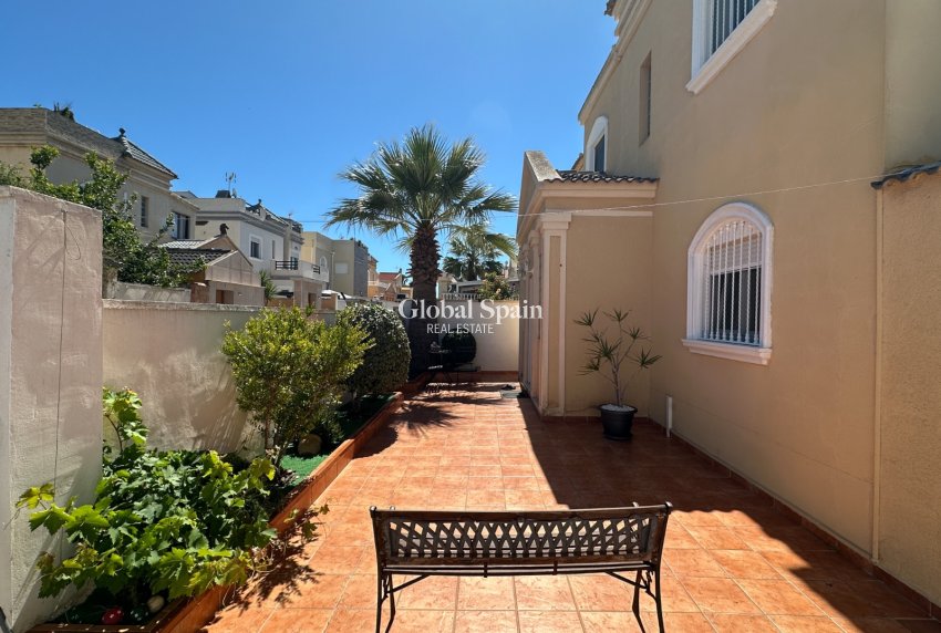 Revente - VILLA -
TORREVIEJA - Costa Blanca