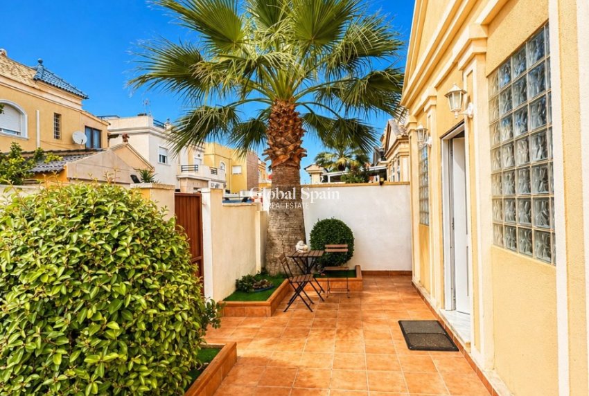 Revente - VILLA -
TORREVIEJA - Costa Blanca