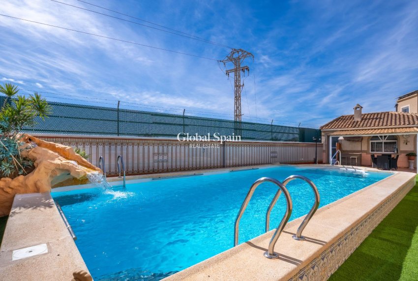 Revente - VILLA -
TORREVIEJA - El Chaparral