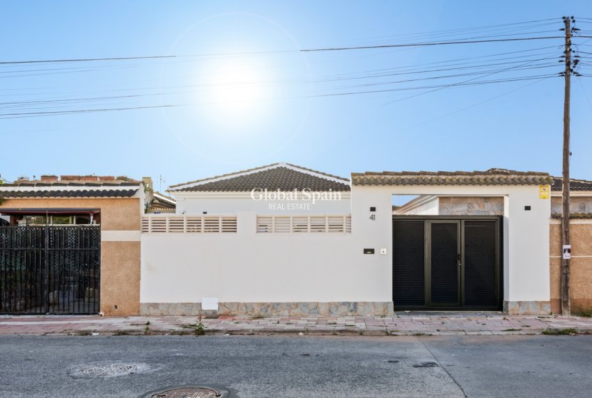 Revente - VILLA -
TORREVIEJA - El Chaparral