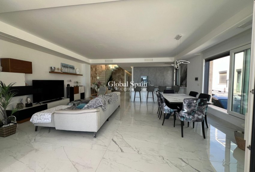 Revente - VILLA -
TORREVIEJA - La Mata