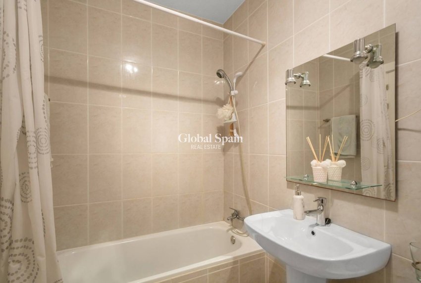 Revente - VILLA -
TORREVIEJA - La Mata