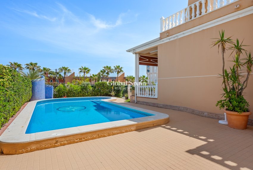Revente - VILLA -
TORREVIEJA - La Mata