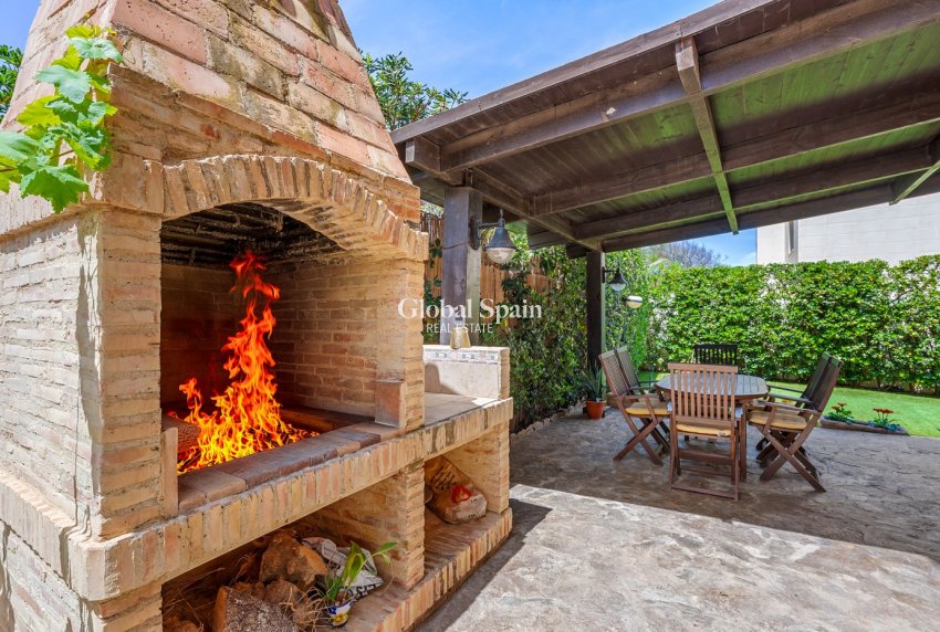 Revente - VILLA -
TORREVIEJA - La Mata