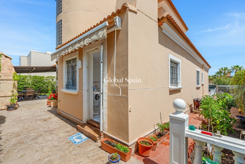Revente - VILLA -
TORREVIEJA - La Mata