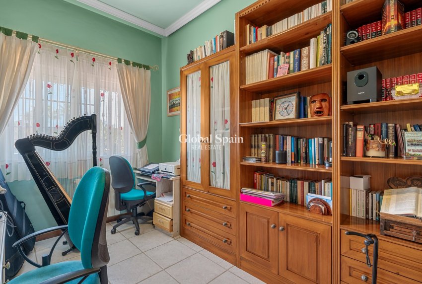 Revente - VILLA -
TORREVIEJA - La Mata